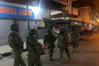 La presencia militar en el casco comercial se ha intensificado.