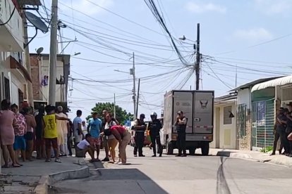 Amigos fueron baleados en Manta.