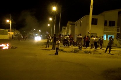 Pobladores del barrio donde se reportó el delito están indignados. Buscan al individuo.