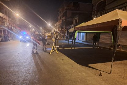Tres personas que comían debajo de esta carpa fueron baleadas, dos murieron.