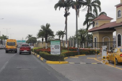 Un explosivo fue dejado en una jardinera de la urbanización La Joya.