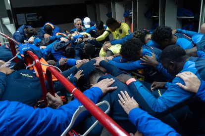 Ecuador y una oración antes de salir a la cancha.