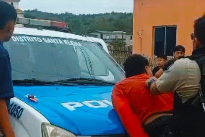 Cinco personas fueron detenidas supuestamente por el robo de un taxi.