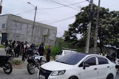 En el lugar los sospechosos terminaron chocándose contra uno de los postes de alumbrado.