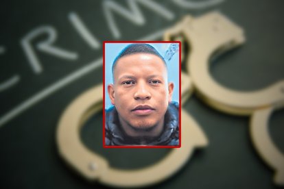 Carlos Edwin Angulo Vera tiene una sentencia por tráfico de armas. El 8 de septiembre de 2023 fue vinculado a la investigación por el asesinato de Fernando Villavicencio.