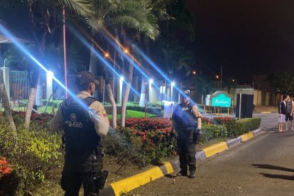 El atentado no dejó personas  lesionadas. Sin embargo, una jardinera resultó afectada.