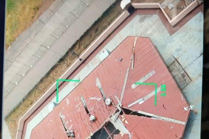 Así quedó el techo de La Roca luego de la detonación controlada.