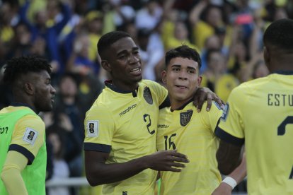 Félix Torres el hombre del gol de Ecuador ante Uruguay.