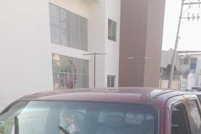 El carro en el que se movilizaban los funcionarios.