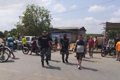 Agentes policiales acudieron a verificar el suceso.