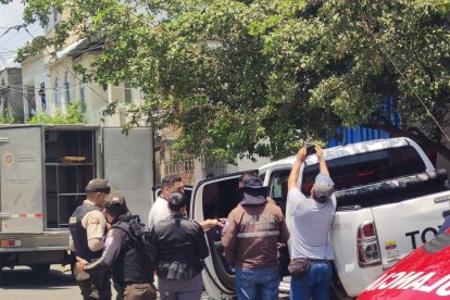 La víctima andaba en esta camioneta que era conducida por su pareja.