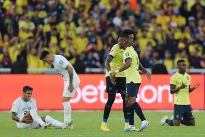 Luego del encuentro entre Ecuador y Uruguay, los jugadores de ambas selecciones terminaron exhaustos por la altura de Quito.