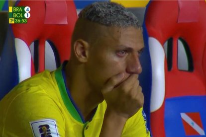 Richarlison se echó a llorar cuando salió reemplazado en el duelo que Brasil disputaba ante Bolivia, en el arranque de las eliminatorias al Mundial del 2026.