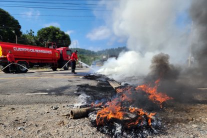 Trabajadores protestaron por la inseguridad en la que deben laborar.