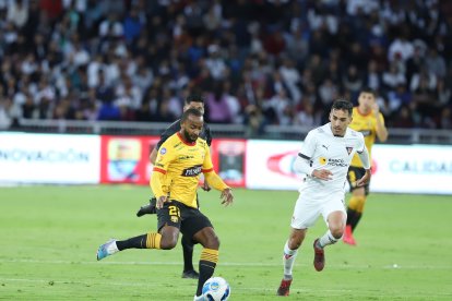 En la primera etapa, Barcelona ganó 1-0 a Liga de Quito en el estadio Rodrigo Paz Delgado.