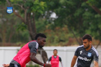 Emelec completó con éxito ayer su práctica en Samanes.