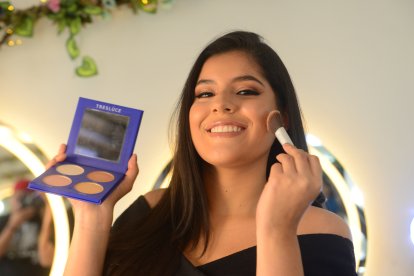 El maquillaje debe ser suave, con una aplicación consciente y moderada.