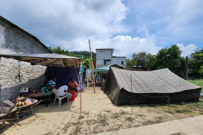 La familia se acomoda a las circunstancias hasta tener un nuevo techo para vivir.