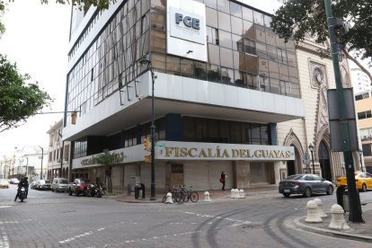El perjudicado es funcionario de la Fiscalía. En el momento del hecho se encontraba poniendo combustible a su vehículo.