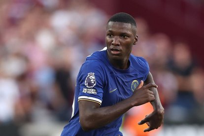 Moisés Caicedo suma hasta ahora tres encuentros con el Chelsea de Inglaterra.