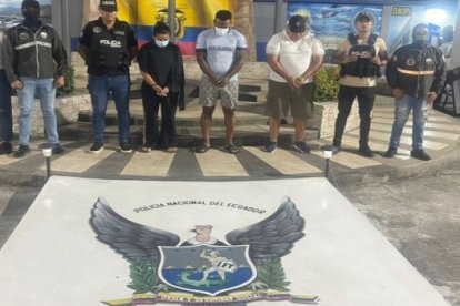 La Policía detuvo a dos hombres y una mujer.