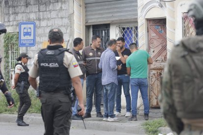 Personal policial llegó al lugar para recabar indicios.
