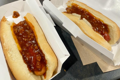 Wienerschnitzel sirve más de 120 millones de hot dogs al año