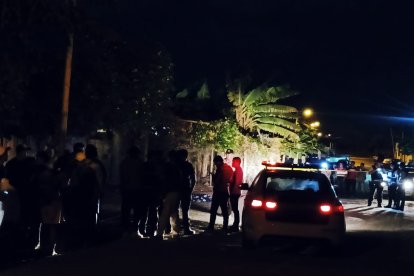 Las personas quedaron sorprendidas por el asesinato de una persona.