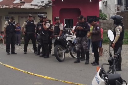 En el lugar hubo conmoción y los agentes policiales iniciaron las investigación.