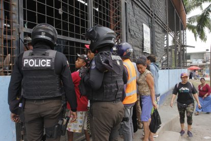 Un asesinato ocurrió el miércoles dentro de un mercado en la quinta etapa de El Recreo. Policías fueron para investigar lo sucedido.
