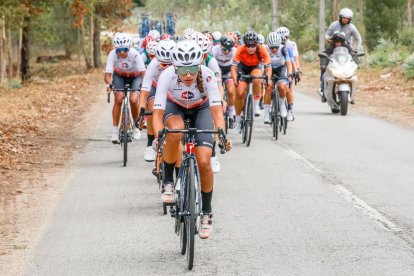 Natalia Vásquez durante una competencia en Europa con el equipo Matos Mobility-Optiria.