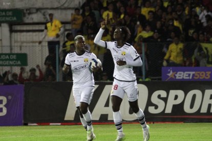 Allen Obando marcó la primera para Barcelona.