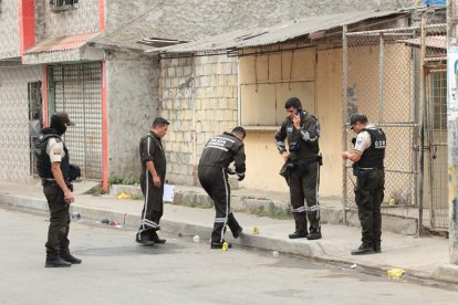 Personal policial llegó al lugar para recabar indicios.