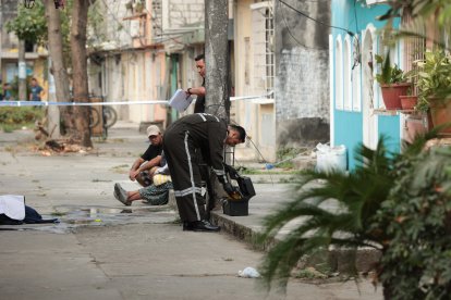 Entre el domingo y el lunes, los agentes policiales tuvieron arduo trabajo con los asesinatos.