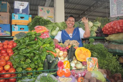 Su cordial trato, productos frescos y las oraciones que se ‘pega’ a diario hacen que cada día tenga nuevos clientes.