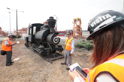 Histórico. El Ferrocarril de la Aduana, que operó en Guayaquil desde el año 1888 durante varias décadas, reposa actualmente en un área dentro del puerto de Contecon, en el sur.