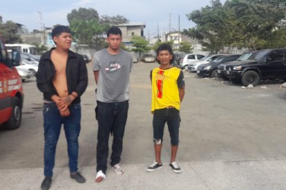 Tres sospechosos del crimen fueron detenidos a los pocos minutos del suceso