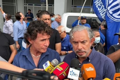 Jorge Bonnard (i) renunció a la vicepresidencia de Emelec.