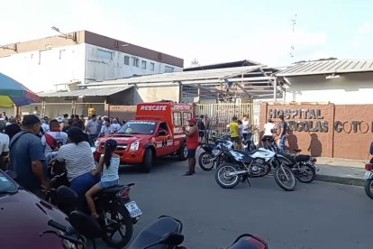 Al funcionario herido lo llevaron al hospital y luego lo movilizaron a Guayaquil.