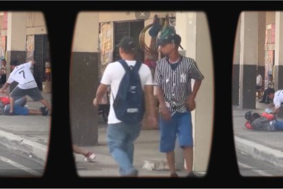 En un video difundido en redes sociales se observa cómo los sujetos someten a su víctima.