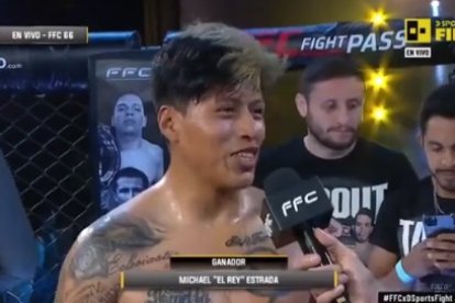 El luchador de MMA, Michael Estrada, tras una pelea en Perú.
