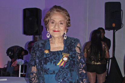 Fresia Saavedra, tiene 75 años cantando la música ecuatoriana.