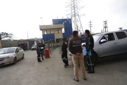 El viernes, en los exteriores de la Cárcel Regional, un gendarme resultó herido de bala luego de que sujetos intentaron asesinar a un hombre que esperaba un bus urbano fuera del lugar.