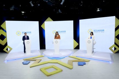 El debate fue de dos horas con cuatro ejes temáticos definidos por el CNE.