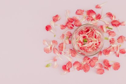 Su aroma tiene propiedades para atraer vibraciones positivas, amor, amistad, dinero u oportunidades.