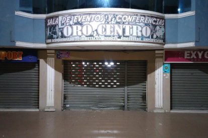 En un centro comercial hicieron detonar unos tacos de dinamita.