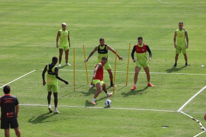 Francisco Fydriszewski volverá al once titular de Barcelona luego de cumplir sus 3 fechas de suspensión.