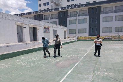 El sujeto fue detenido en flagrancia, en el sector del Bicentenario, norte de Quito.
