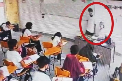 Profesora fue atacada por su alumno.