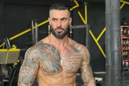 César Vega, exparticipante de Calle 7, ingresó al reality del canal cel cerro.